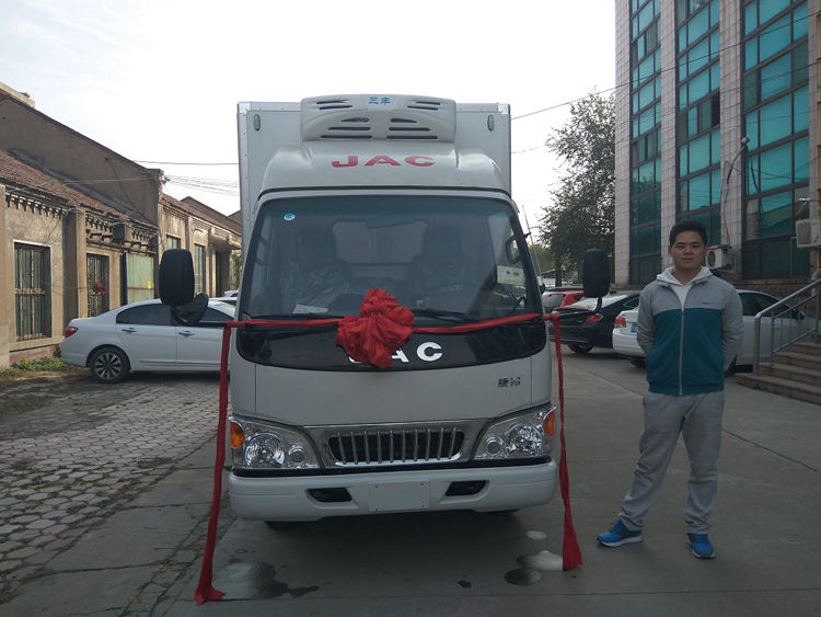 【江苏无锡】十一月首位客户顺利提江淮康铃K1小型冷藏车一台