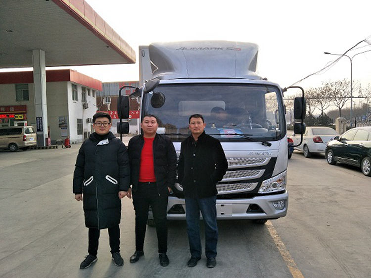 【内蒙古包头】内蒙古客户不远千里来沃格尔小型冷藏车提车