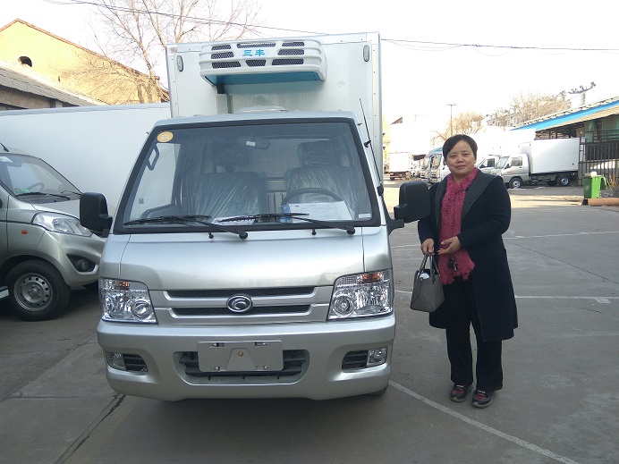 【山东聊城】山东聊城韩经理来我公司顺利提福田驭菱小型冷藏车一台。