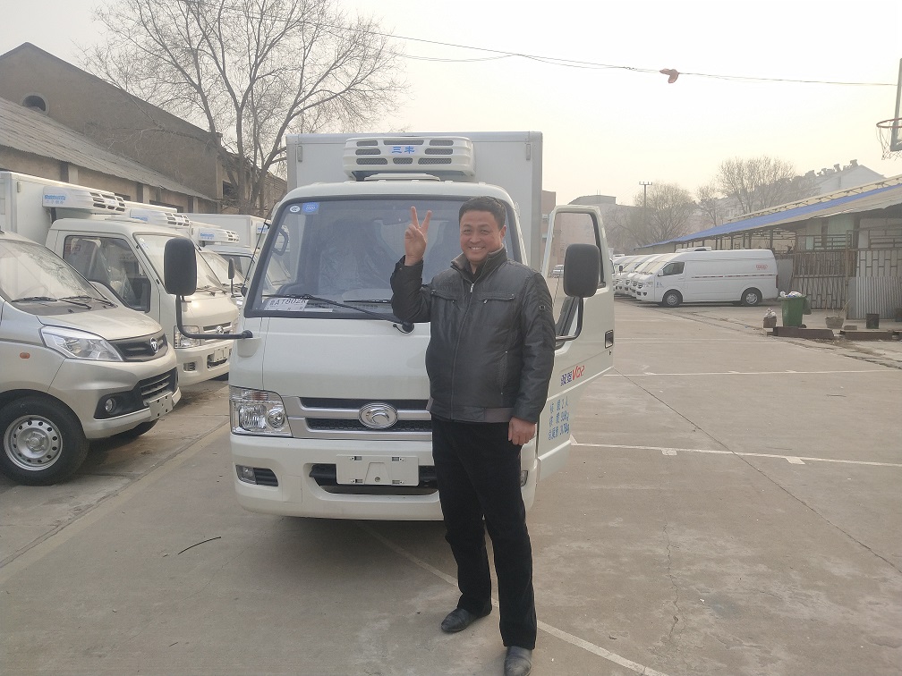 【河南郑州】小型冷藏车：郑州魏经理来我公司顺利提车。